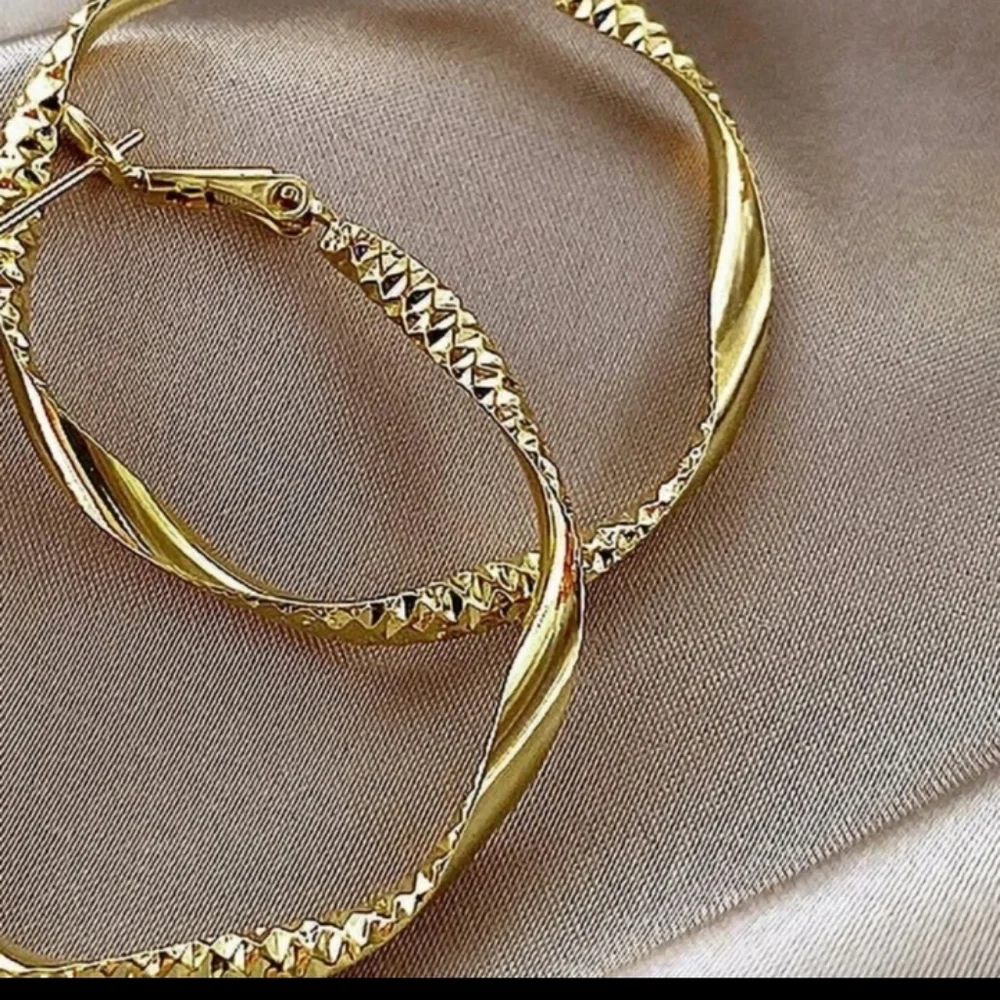 Gold Texture Twisted Hoop Earrings - Picture 3 of 7